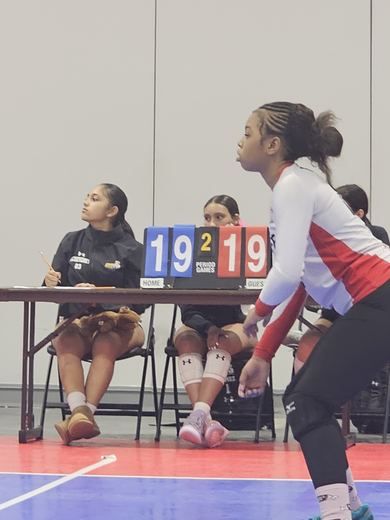 Set-by-set focus from the sideline.